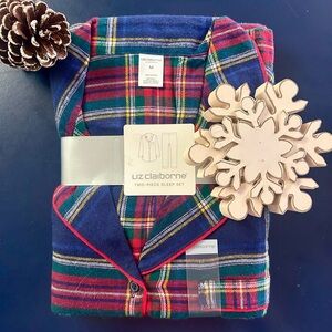 NWT CHRISTMAS PLAID PAJAMA SET GIFT READY